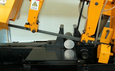 上犹数控带锯床自动送料精度会出现偏差吗？